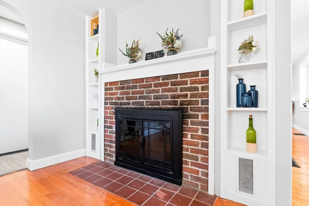 7 bed, 3 bath apartment for rent at 38 Ivan St, Lexington — photo 17 of 42