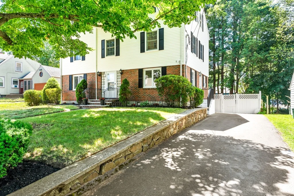 7 bed, 3 bath apartment for rent at 38 Ivan St, Lexington — photo 3 of 42