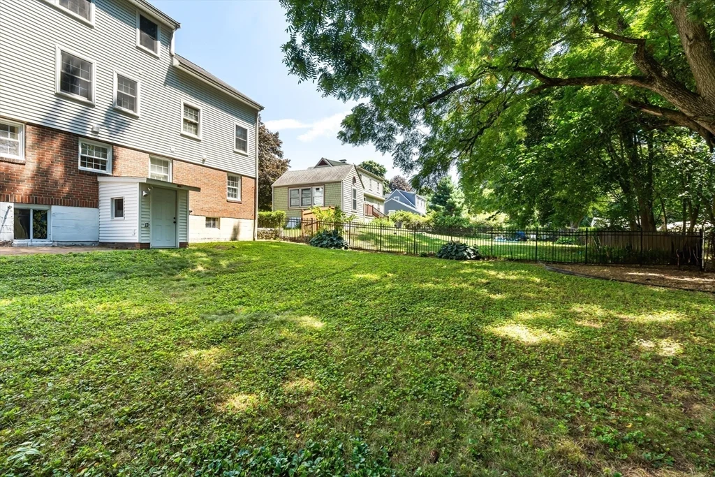 7 bed, 3 bath apartment for rent at 38 Ivan St, Lexington — photo 9 of 42