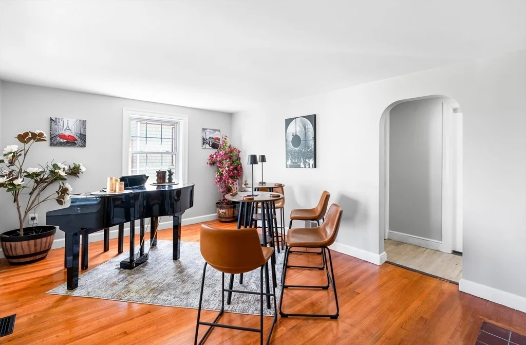 7 bed, 3 bath apartment for rent at 38 Ivan St, Lexington — photo 15 of 42