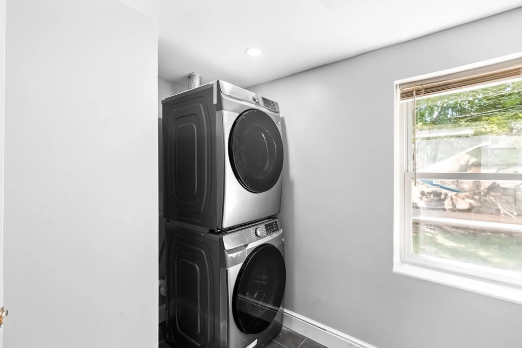 7 bed, 3 bath apartment for rent at 38 Ivan St, Lexington — photo 38 of 42
