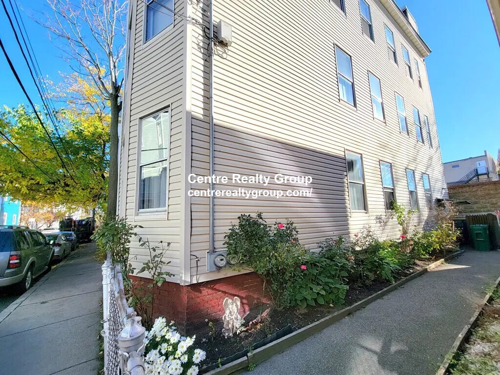3 bed, 1 bath apartment for rent at 38 Jefferson St Unit 3, Wellington-Harrington — photo 16 of 17
