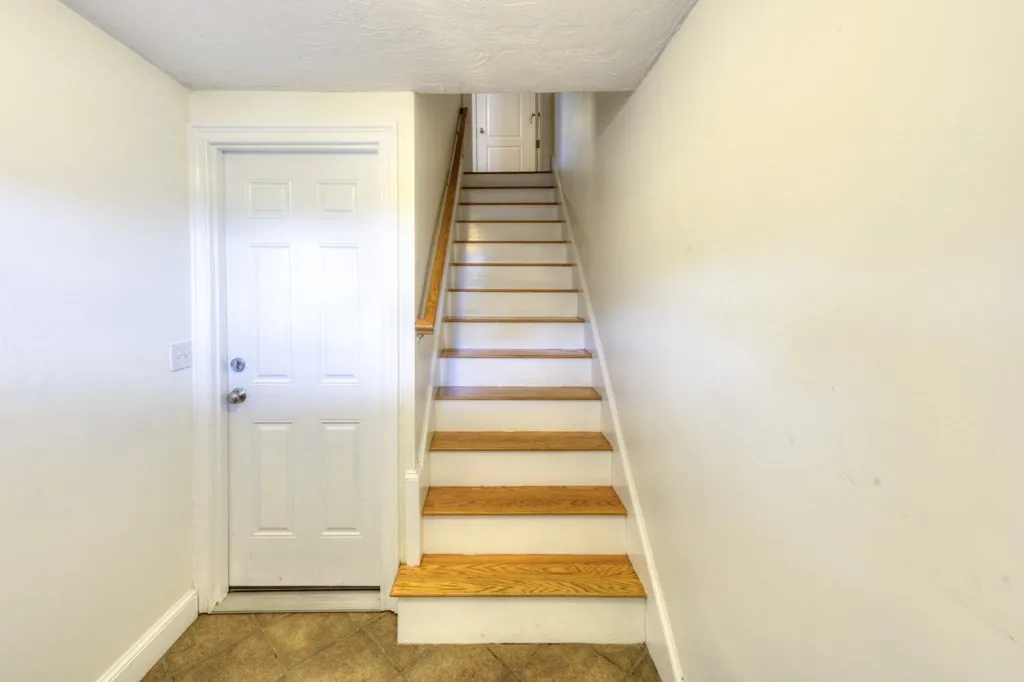 3 bed, 2 bath apartment for rent at 38 Johnson St Unit 38, Worcester — photo 3 of 29
