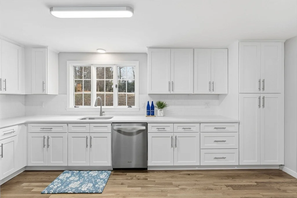 3 bed, 3 bath apartment for rent at 38 Juniper Ln, Holden — photo 3 of 34