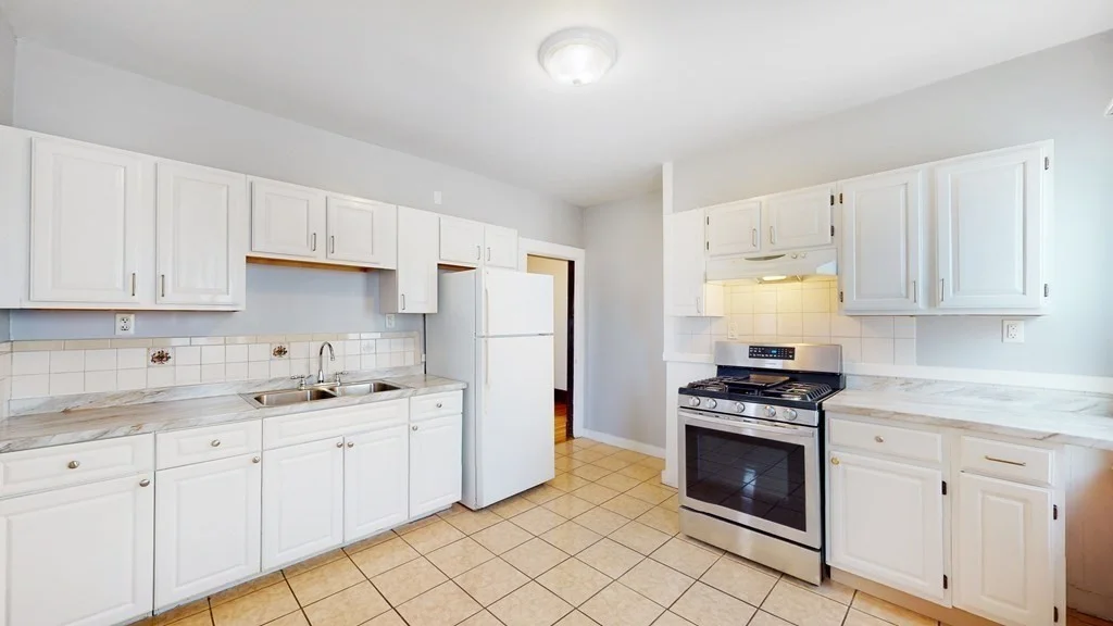 3 bed, 1 bath apartment for rent at 38 King St Unit 3, Dorchester — photo 3 of 29