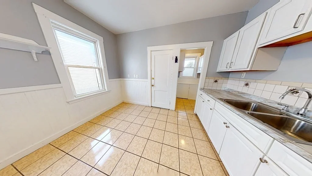 3 bed, 1 bath apartment for rent at 38 King St Unit 3, Dorchester — photo 4 of 29