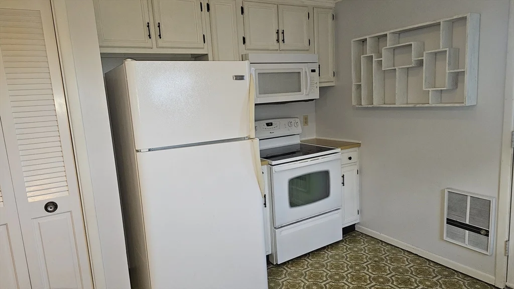 2 bed, 1 bath apartment for rent at 38 Lake Dr Unit 1, Leicester — photo 13 of 27