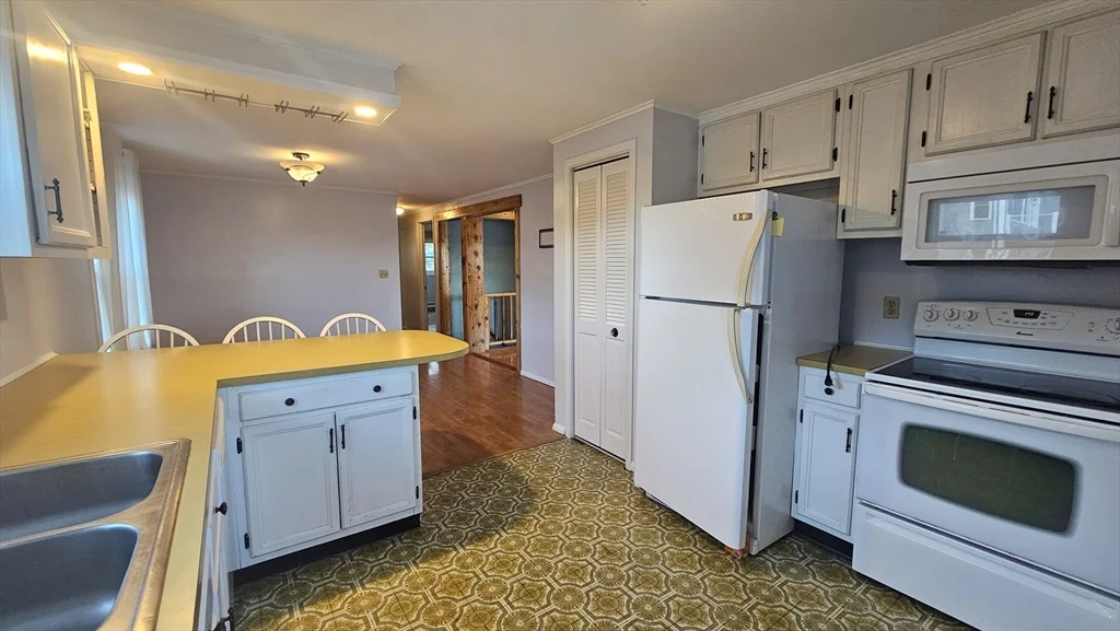 2 bed, 1 bath apartment for rent at 38 Lake Dr Unit 1, Leicester — photo 22 of 27