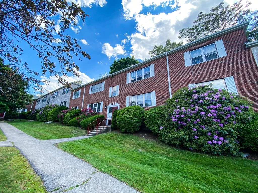 3 bed, 2 bath apartment for rent at 38 Lake Shore Ter Unit 2, Brighton — photo 1 of 18