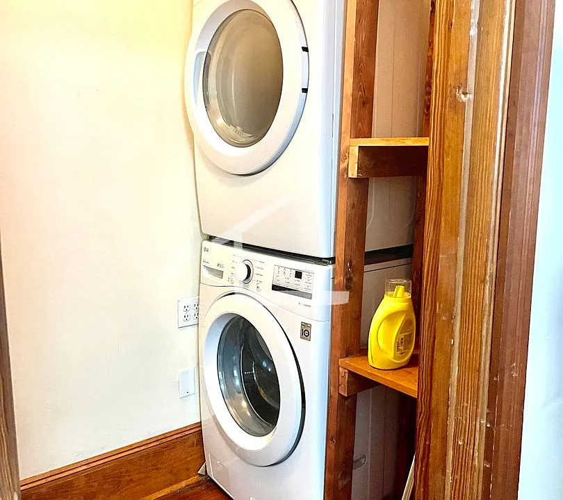 4 bed, 2 bath apartment for rent at 38 Linden St Unit 25, Allston — photo 6 of 9