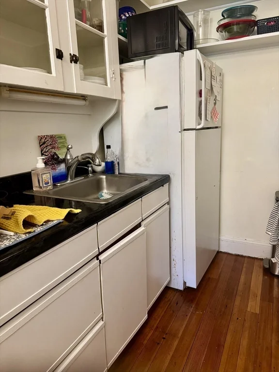 2 bed, 1 bath apartment for rent at 38 Linnaean St Unit 3, Neighborhood Nine — photo 6 of 12