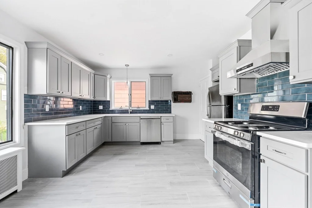 4 bed, 2 bath apartment for rent at 38 Mather Unit A, Boston — photo 4 of 18