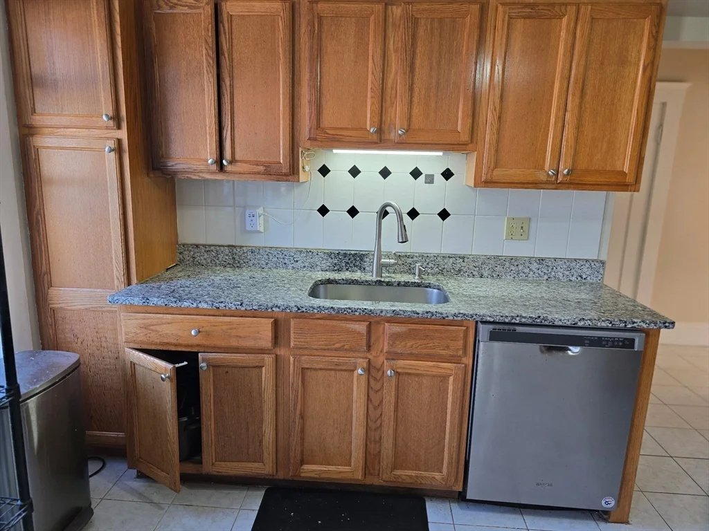 3 bed, 1 bath apartment for rent at 38 Milton Unit 1, North Andover — photo 3 of 13