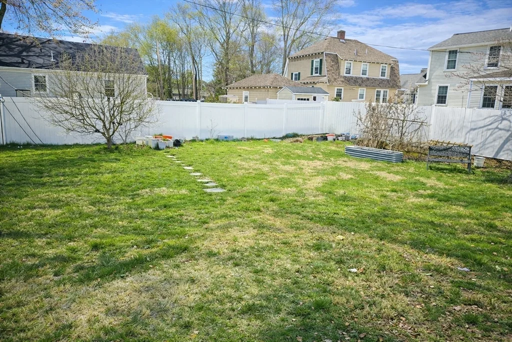 3 bed, 1 bath apartment for rent at 38 Milton Unit 1, North Andover — photo 12 of 13