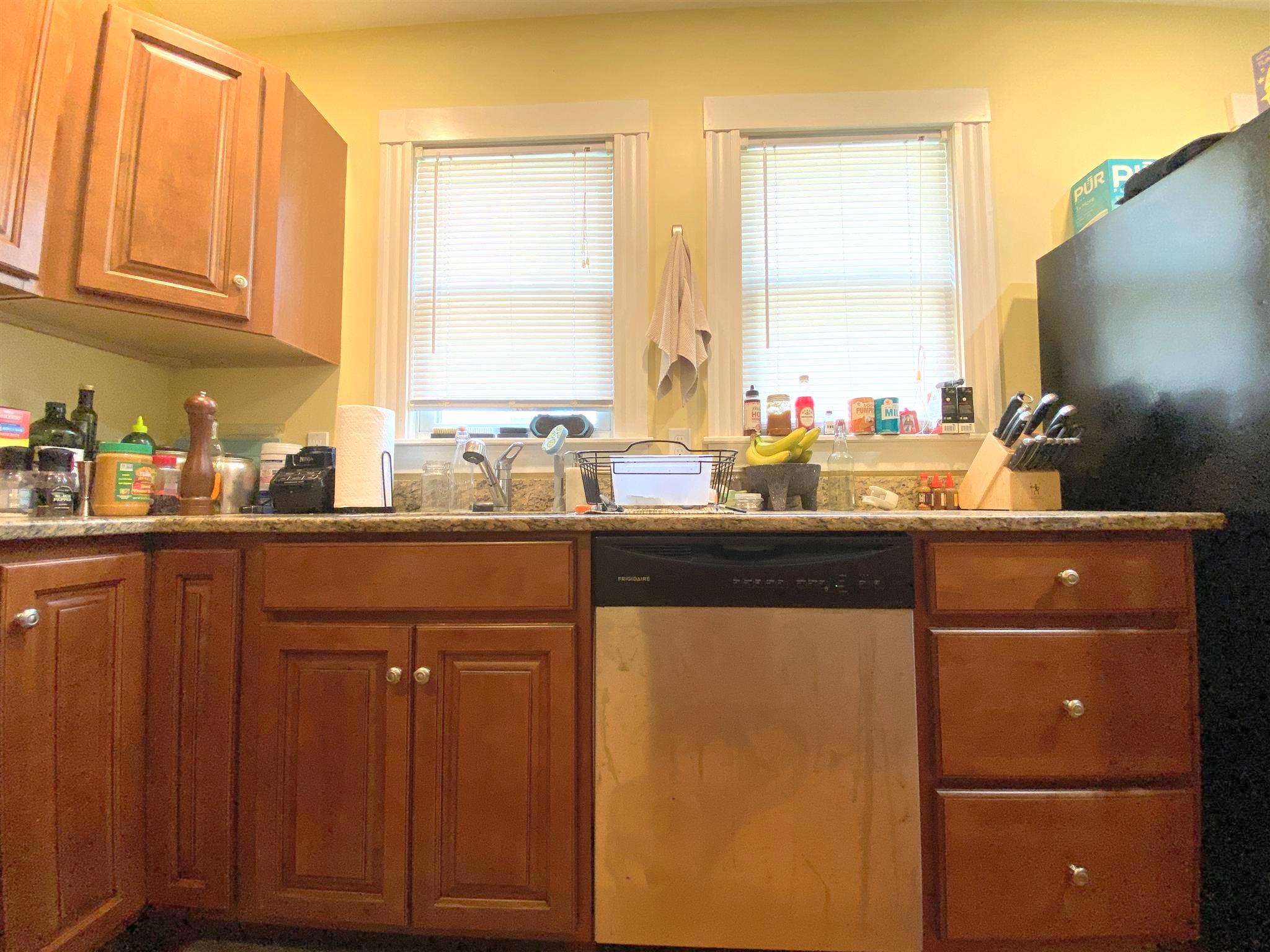 2.5 bed, 1 bath apartment for rent at 38 Minnesota Ave Unit 1, East Somerville — photo 3 of 20