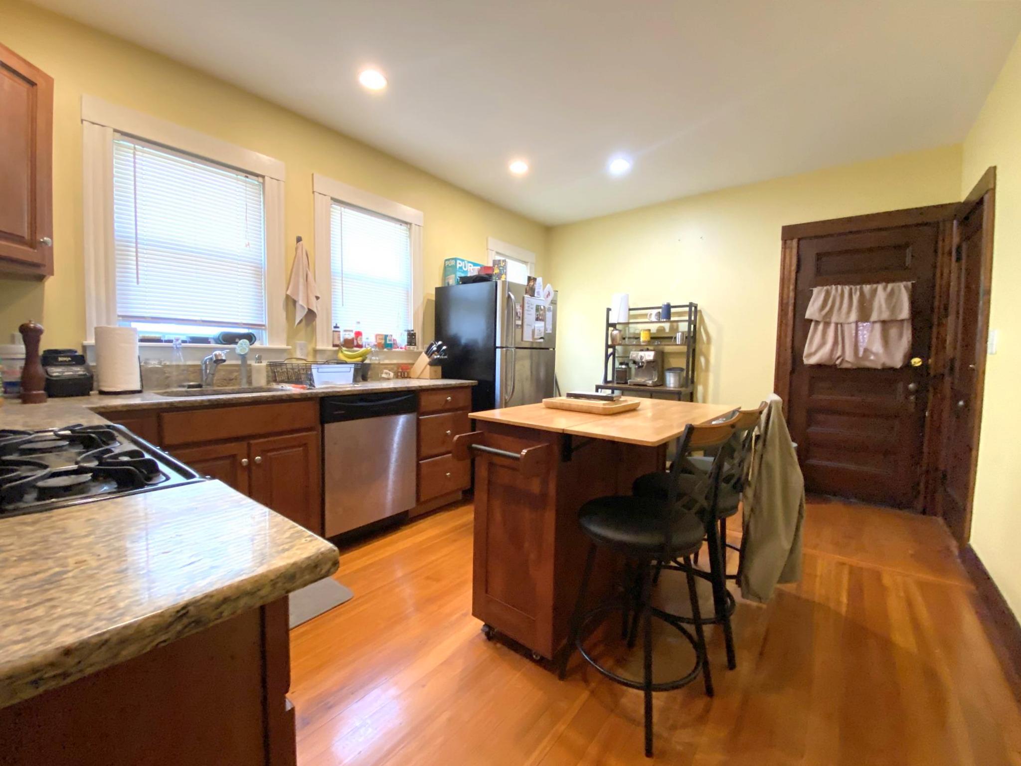 2.5 bed, 1 bath apartment for rent at 38 Minnesota Ave Unit 1, East Somerville — photo 1 of 20