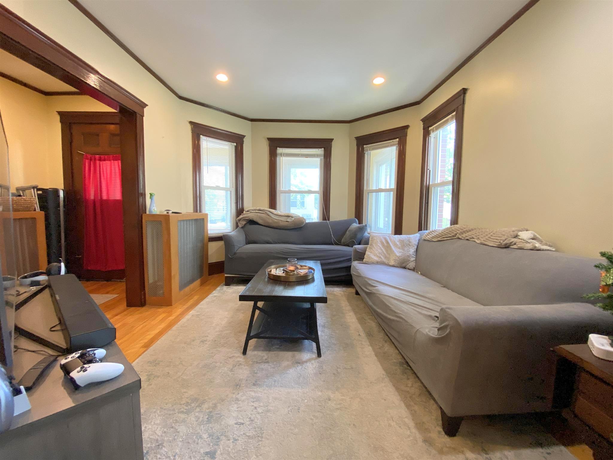 2.5 bed, 1 bath apartment for rent at 38 Minnesota Ave Unit 1, East Somerville — photo 9 of 20