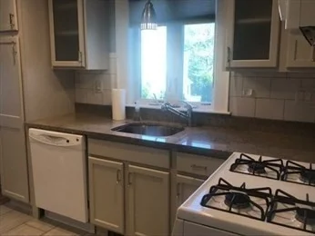 2 bed, 1 bath apartment for rent at 38 Mott St Unit 1, Arlington — photo 4 of 12