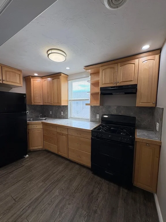 2 bed, 1 bath apartment for rent at 38 Neptune St Unit 2R, Lynn — photo 1 of 10