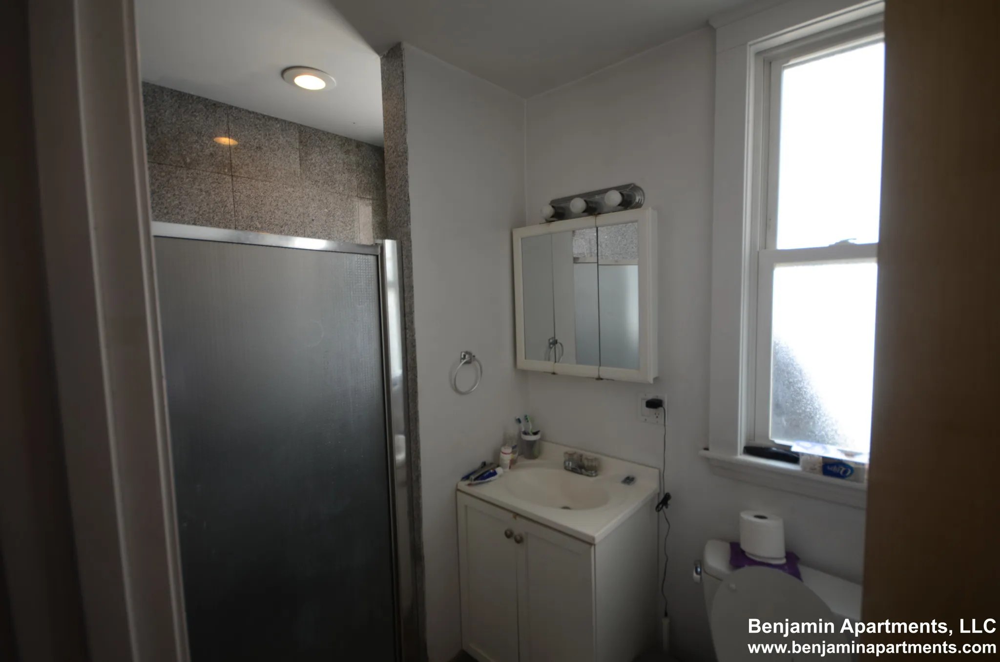 3 bed, 1 bath apartment for rent at 38 Newton St Unit 1, Brighton — photo 3 of 16