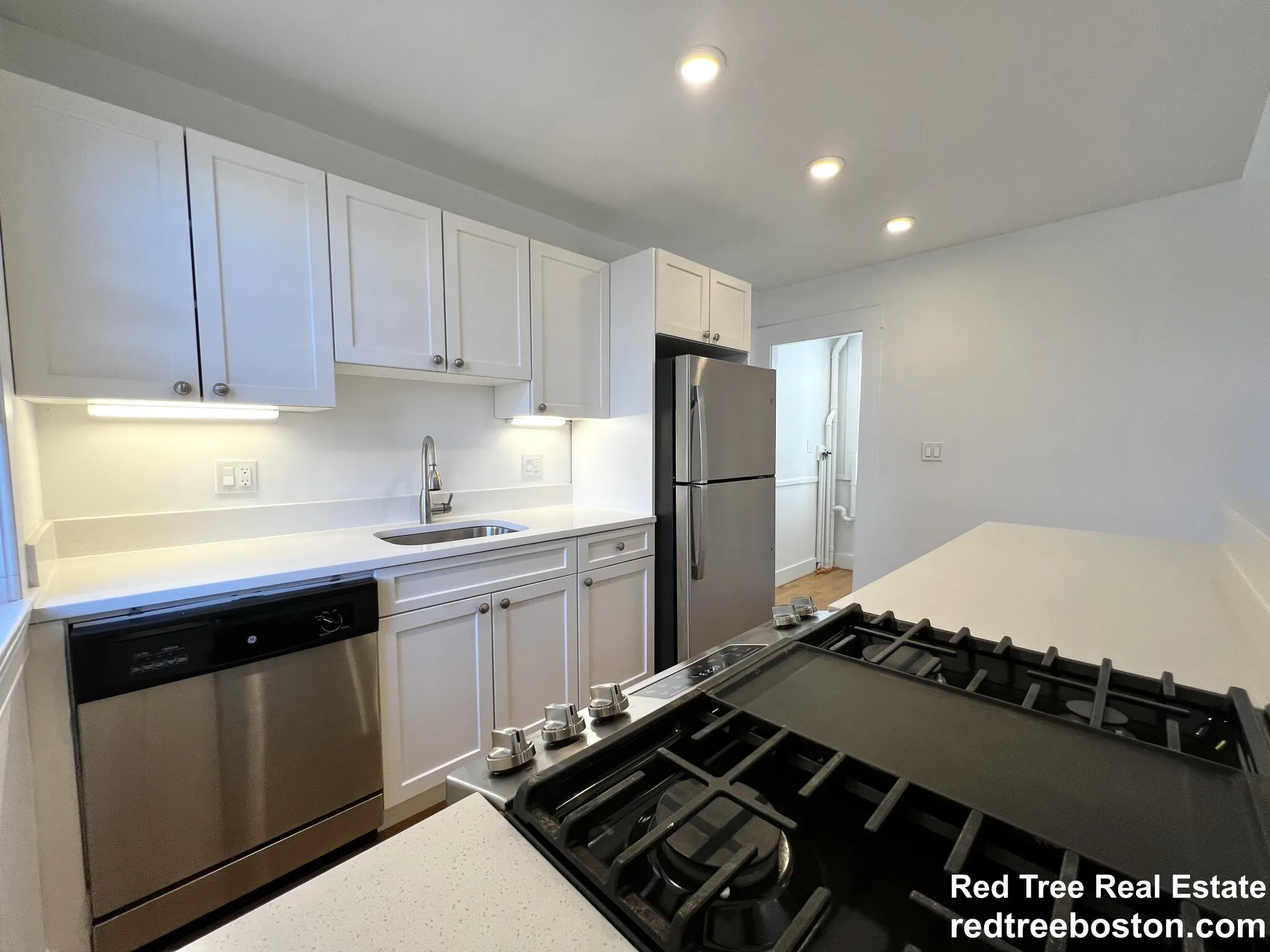 4 bed, 1 bath apartment for rent at 38 Newton St Unit 2, Brighton — photo 2 of 49