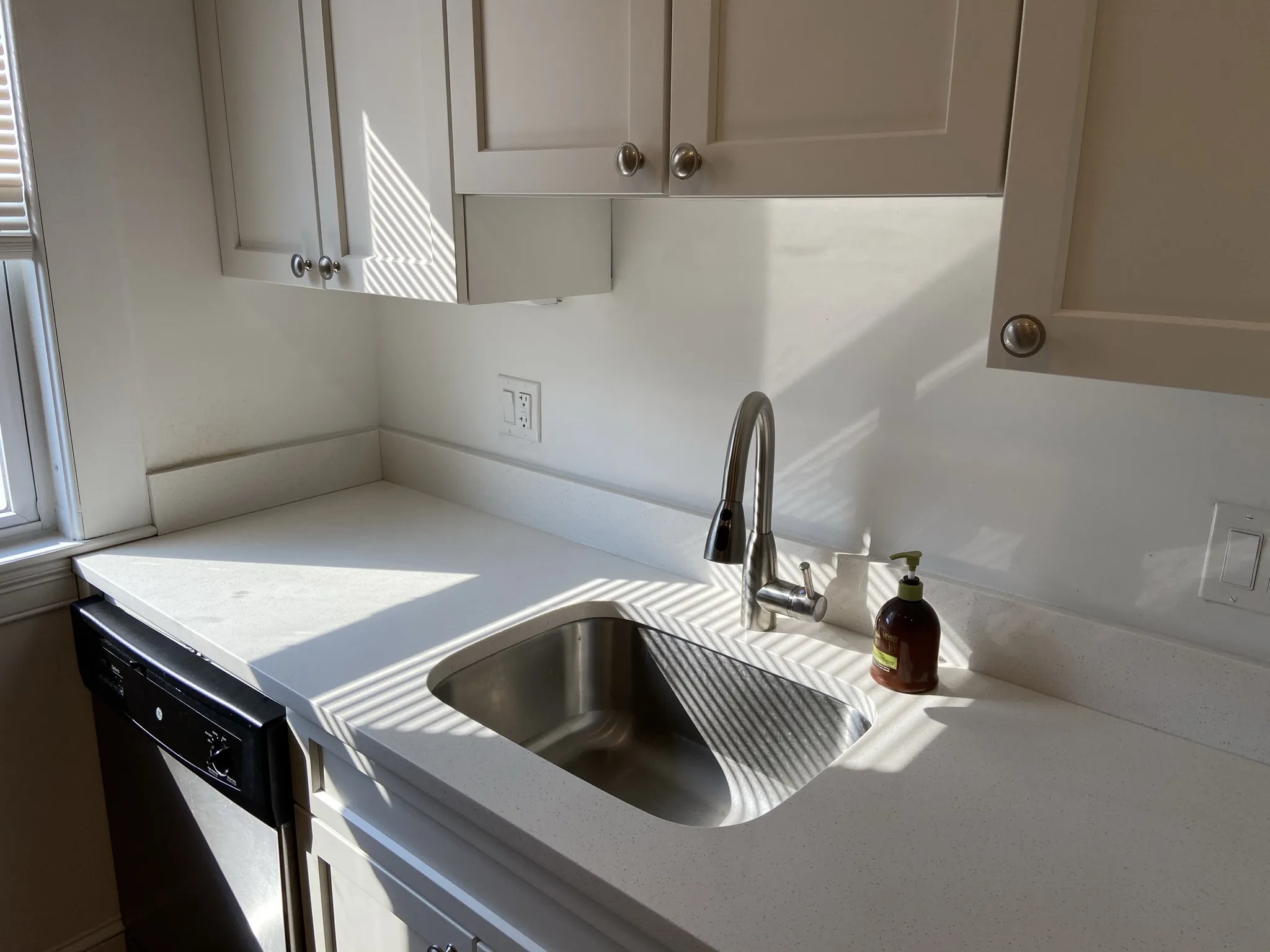 4 bed, 1 bath apartment for rent at 38 Newton St Unit 2, Brighton — photo 32 of 49