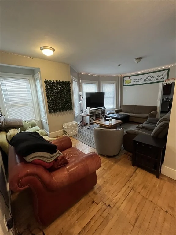 6 bed, 3 bath apartment for rent at 38 North Beacon St Unit 1, Allston — photo 4 of 9