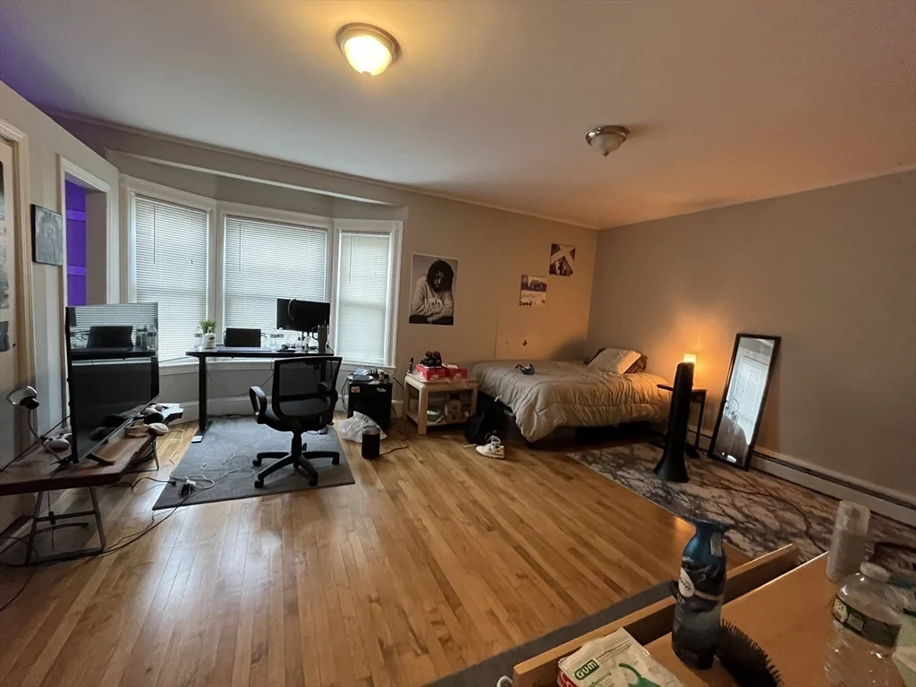 6 bed, 3 bath apartment for rent at 38 North Beacon St Unit 1, Allston — photo 5 of 9