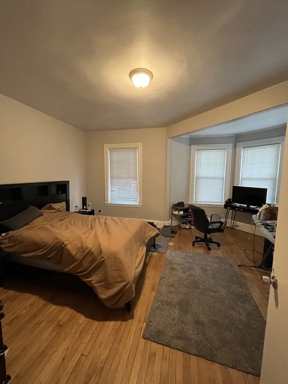 6 bed, 3 bath apartment for rent at 38 North Beacon St Unit 1, Allston — photo 6 of 9