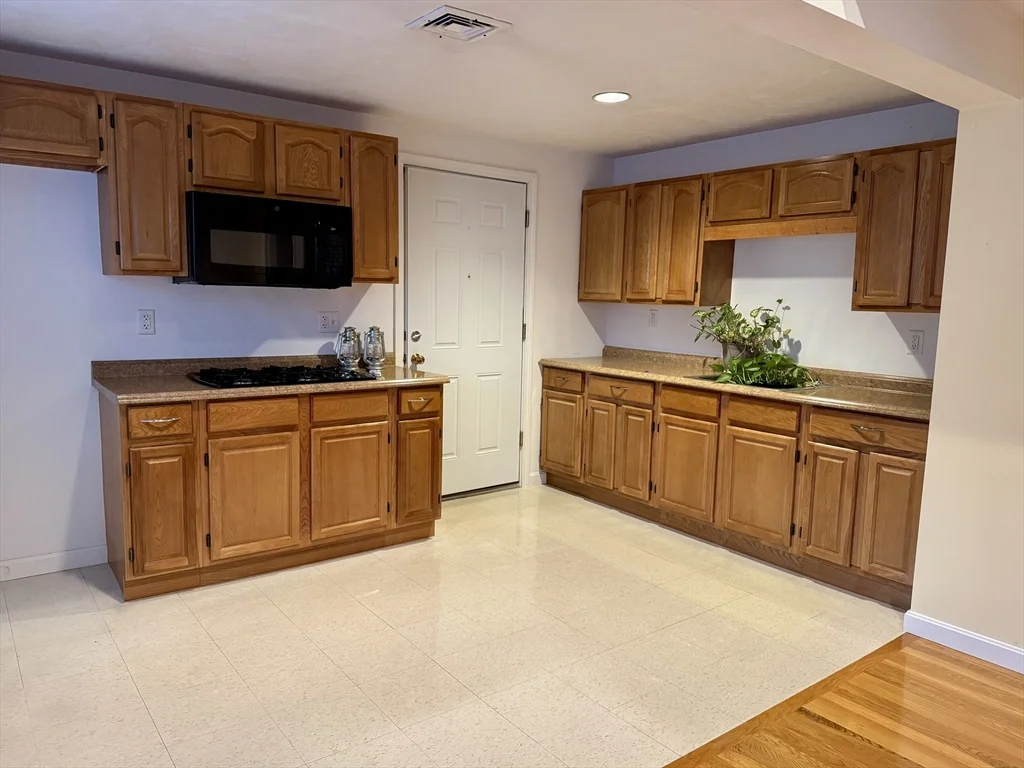 2 bed, 1 bath apartment for rent at 38 North Main St Unit 2R, Carver — photo 1 of 14