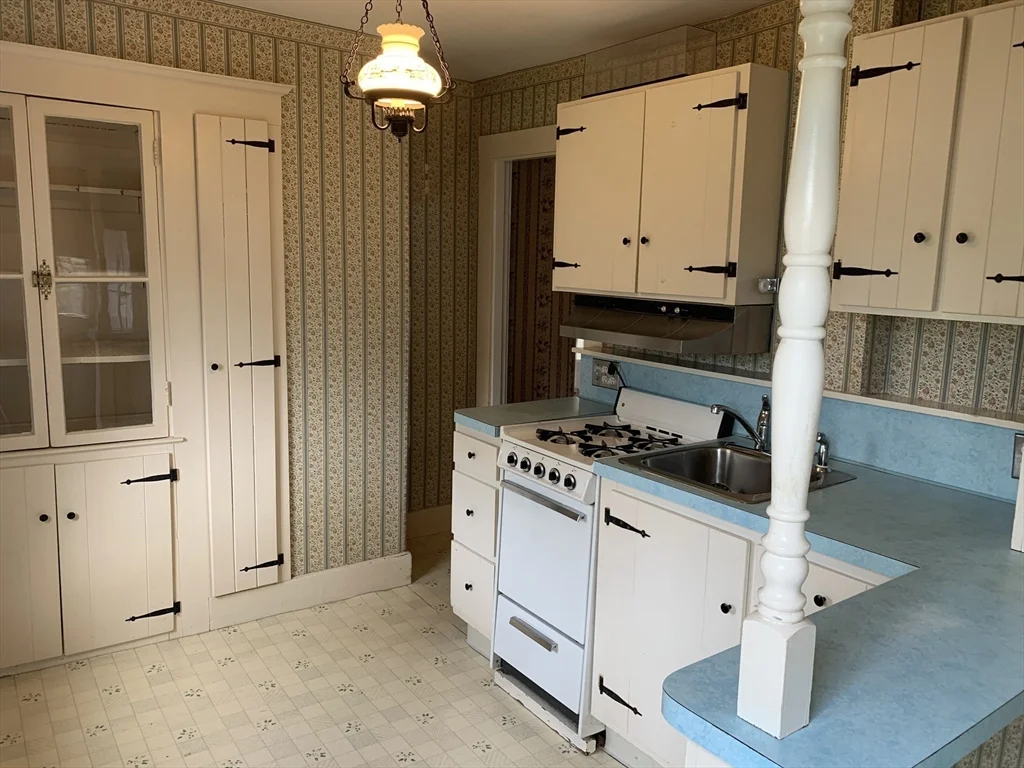 1 bed, 1 bath apartment for rent at 38 Park St Unit A, Glenwood — photo 2 of 8