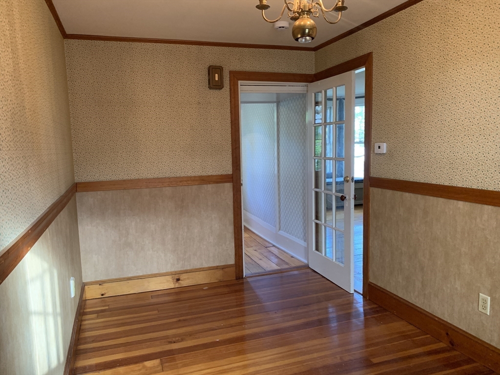 3 bed, 1 bath apartment for rent at 38 Park St Unit C, Medford — photo 3 of 33