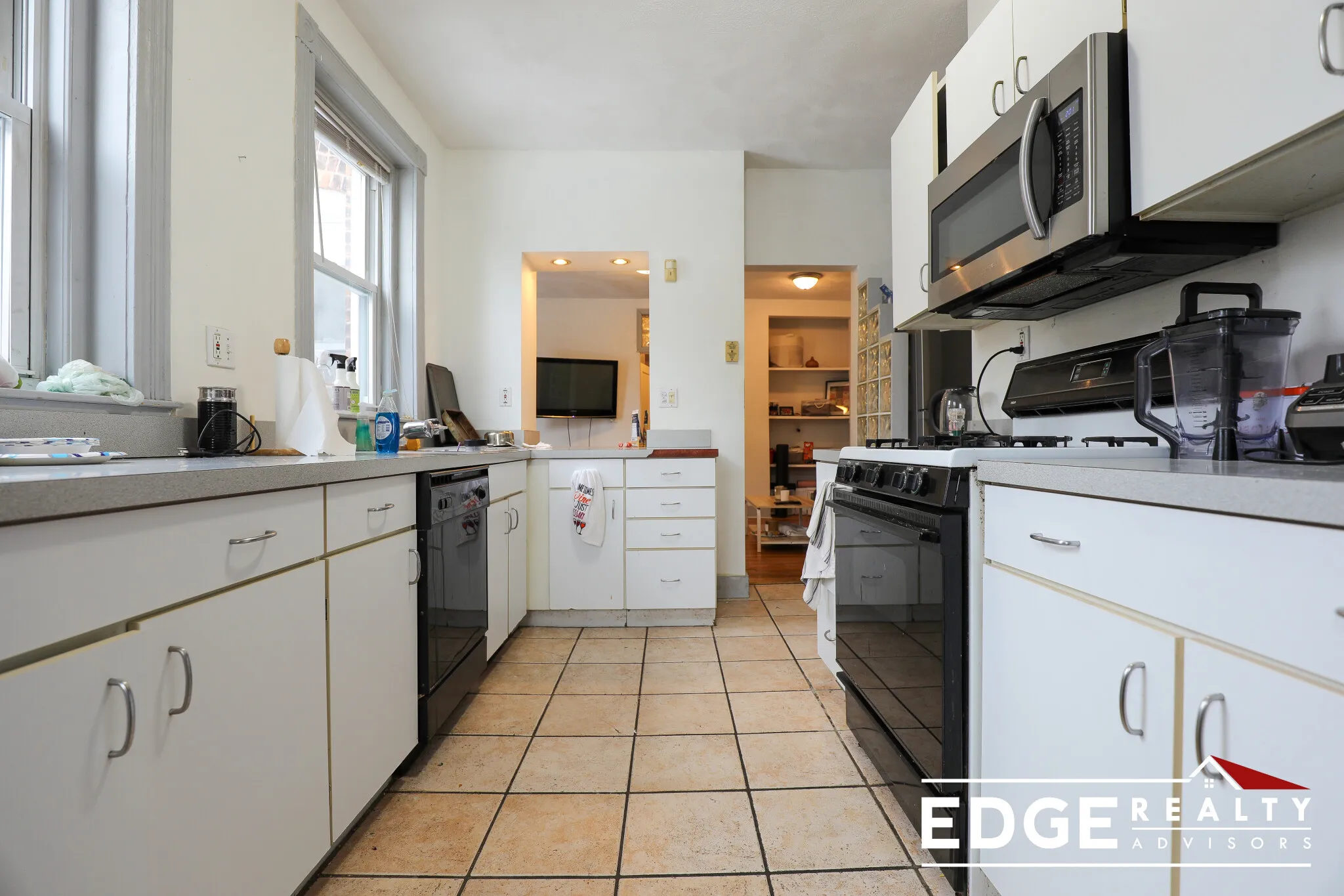 4 bed, 1.5 bath apartment for rent at 38 Park Vale Ave Unit 4, Brighton — photo 4 of 14