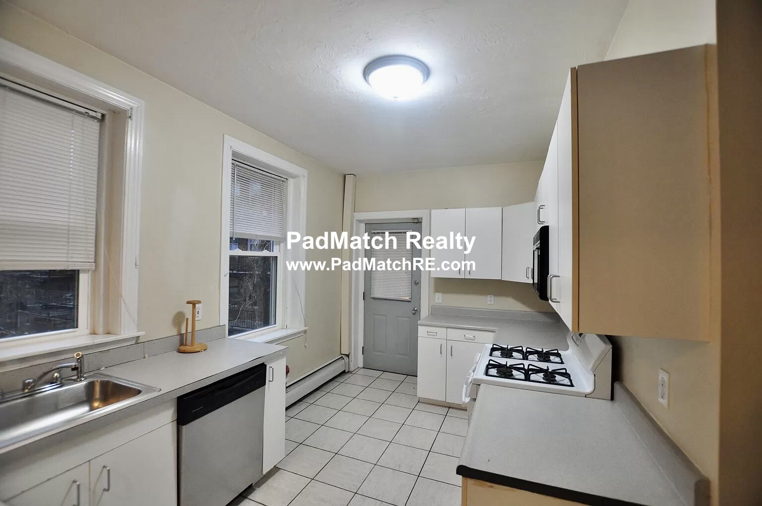 4 bed, 1.5 bath apartment for rent at 38 Park Vale Ave Unit 6, Brighton — photo 5 of 17