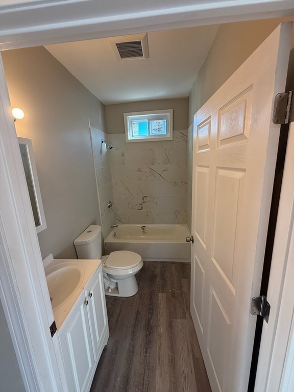 3 bed, 1 bath apartment for rent at 38 Portland Unit 2, Haverhill — photo 4 of 14