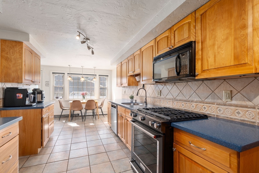 4 bed, 2 bath apartment for rent at 38 Ranger Rd, Natick — photo 3 of 22