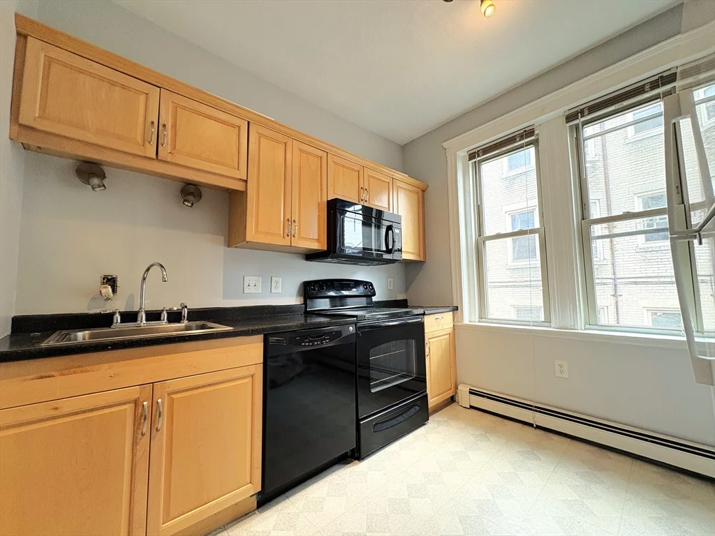 1 bed, 1 bath apartment for rent at 38 Ransom Rd Unit 3, Brighton — photo 8 of 10