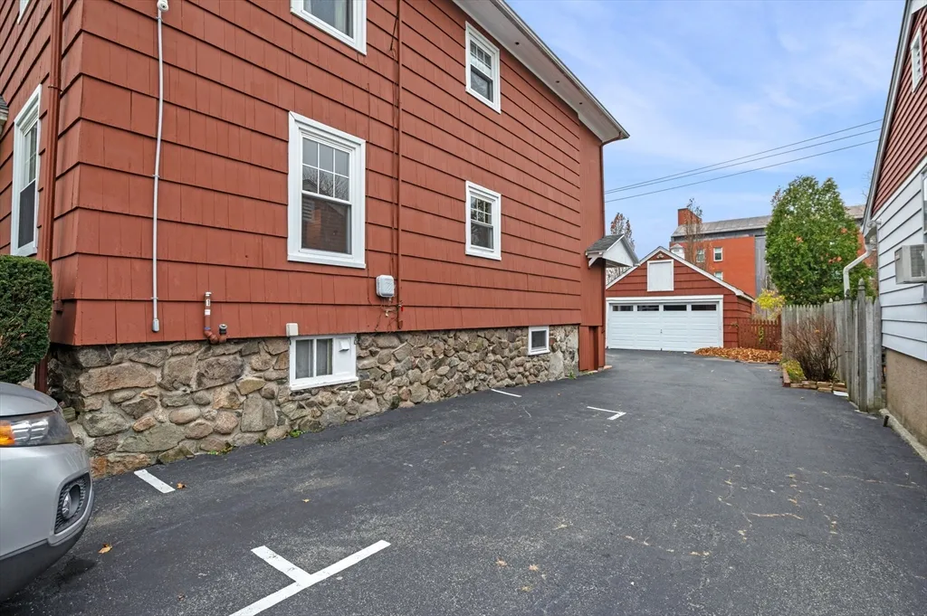 2 bed, 1 bath apartment for rent at 38 Raymond Rd Unit 1, Salem — photo 4 of 35