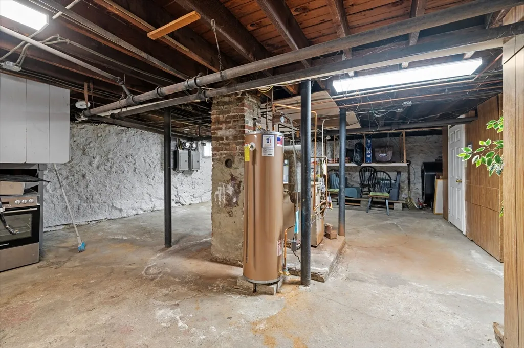 2 bed, 1 bath apartment for rent at 38 Raymond Rd Unit 1, Salem — photo 35 of 35