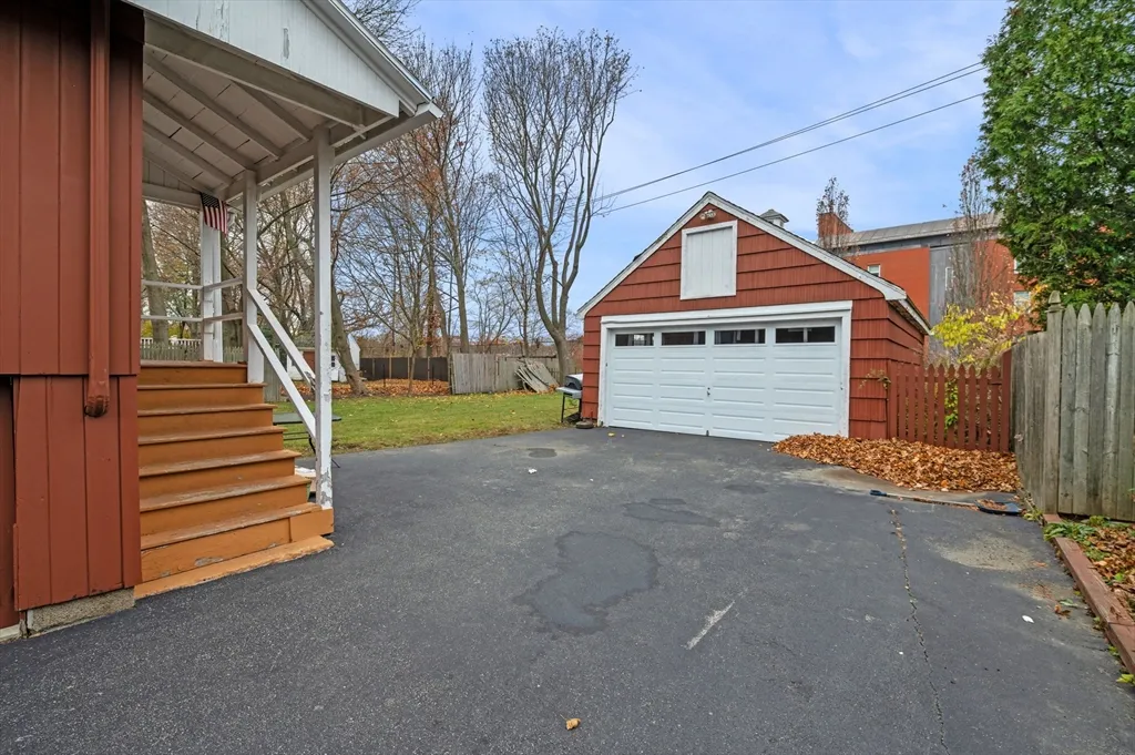 2 bed, 1 bath apartment for rent at 38 Raymond Rd Unit 1, Salem — photo 5 of 35