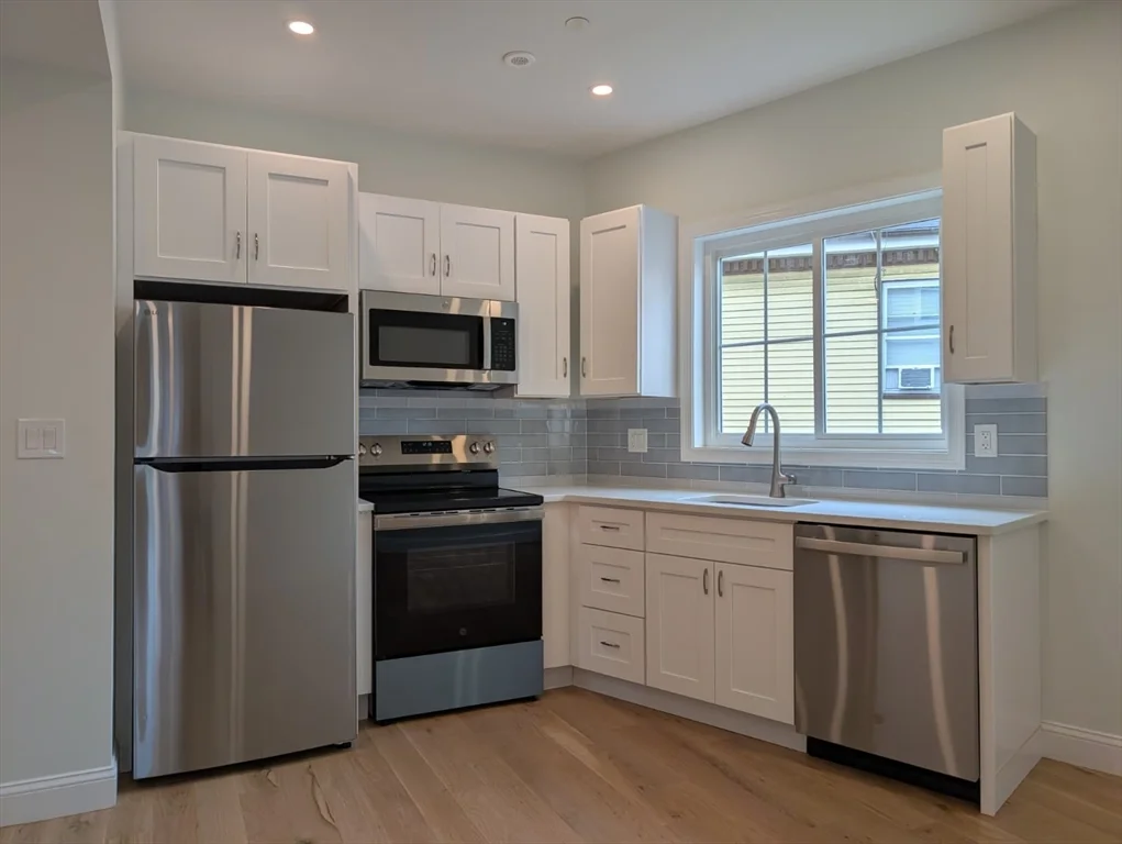 4 bed, 2 bath apartment for rent at 38 Regent St Unit 2, Roxbury — photo 4 of 13
