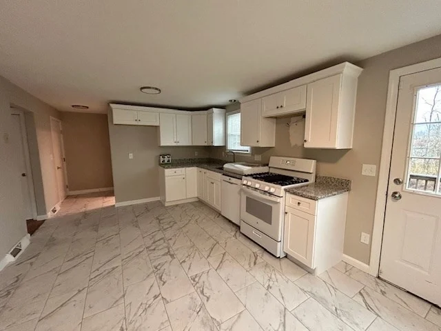 3 bed, 1 bath apartment for rent at 38 Reservoir St Unit 38, Brockton — photo 3 of 28