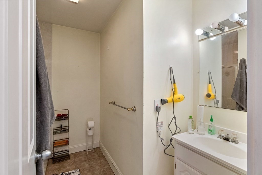 3 bed, 2 bath apartment for rent at 38 Roberts Rd Unit 2, Harvard Square — photo 11 of 14