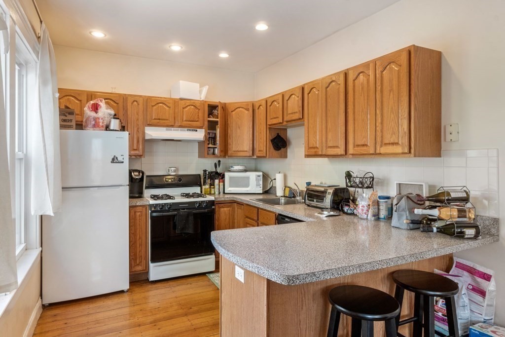 3 bed, 2 bath apartment for rent at 38 Roberts Rd Unit 2, Harvard Square — photo 6 of 14