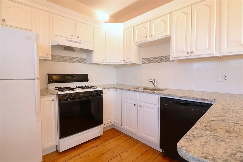 3 bed, 2 bath apartment for rent at 38 Roberts Rd Unit 3, Harvard Square — photo 3 of 17