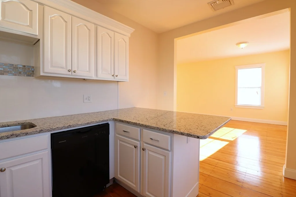 3 bed, 2 bath apartment for rent at 38 Roberts Rd Unit 3, Harvard Square — photo 4 of 17