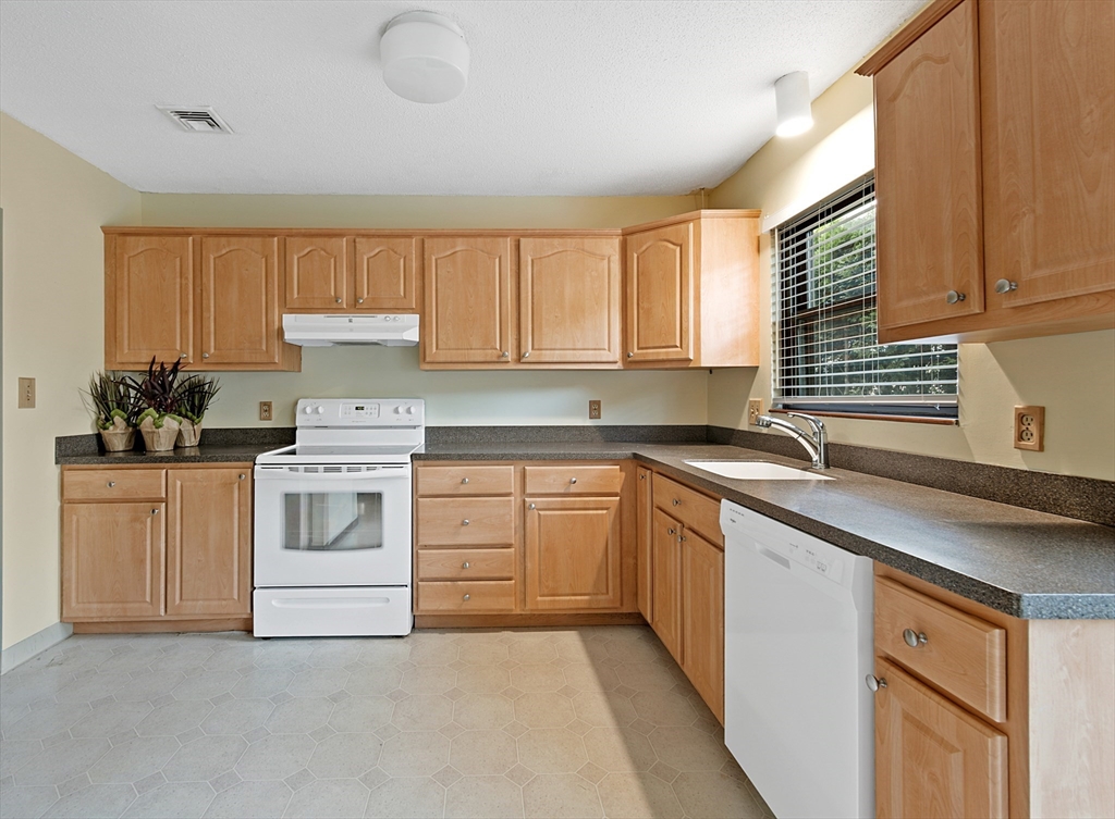 2 bed, 1 bath apartment for rent at 38 Rocky Nook Unit 38, Malden — photo 9 of 29