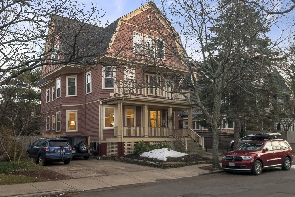 4 bed, 1 bath apartment for rent at 38 Russell St Unit 2, Cambridge — photo 1 of 33