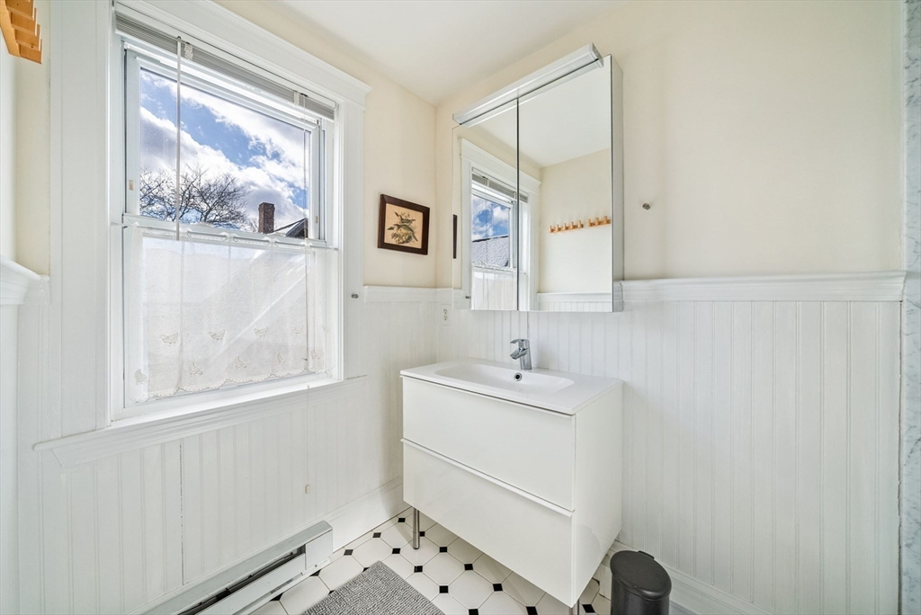 4 bed, 1 bath apartment for rent at 38 Russell St Unit 2, Cambridge — photo 24 of 33
