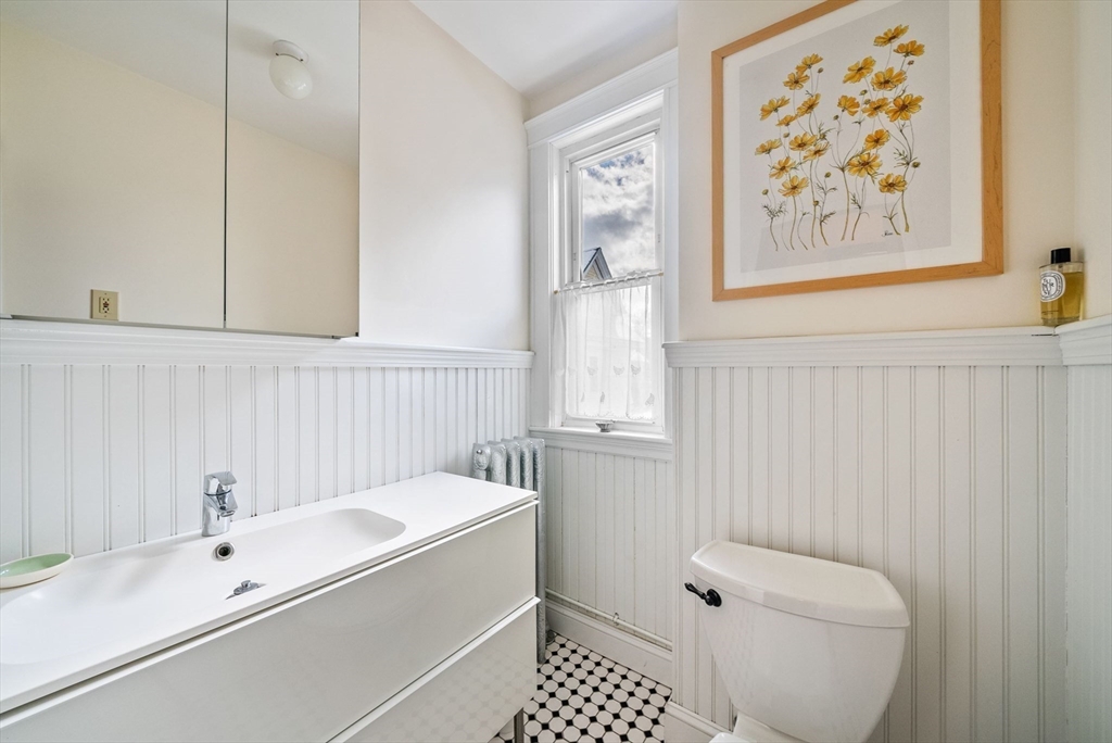 4 bed, 1 bath apartment for rent at 38 Russell St Unit 2, Cambridge — photo 12 of 33